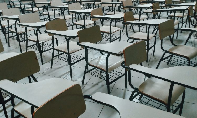 Rektorska konferenca poziva vlado k rešitvam v plačnem sistemu tudi za univerze