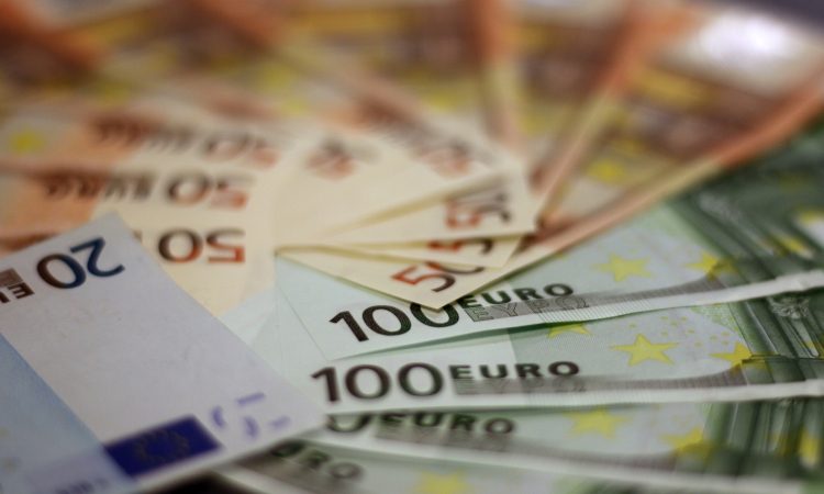 Državni proračun januarja s 149 milijoni evrov presežka