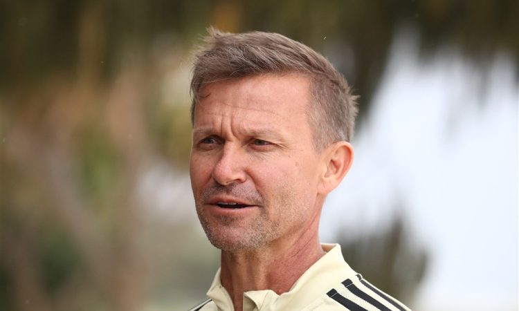 Marsch izgubil službo pri Leedsu