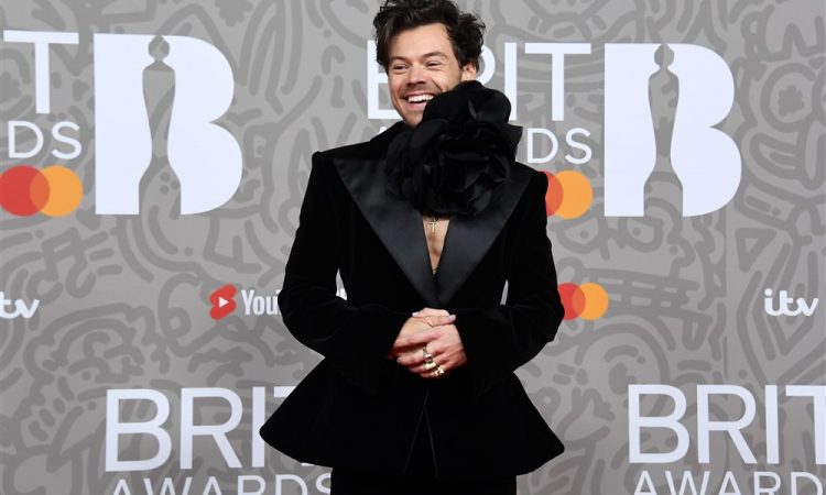 Na sobotni podelitvi britanskih glasbenih nagrad prednjačil Harry Styles