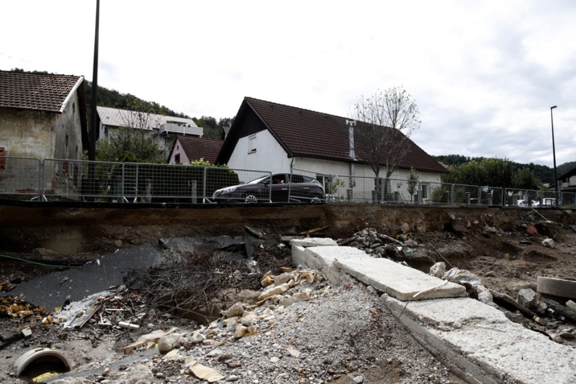 Aplikacija Poplave 2023 še do konca septembra, pomoč prostovoljcev organizirajo tudi drugi 