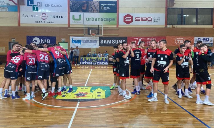 Rokometaši Urbanscape Loke premagali LL Grosist Slovan z 32:30 (15:14)