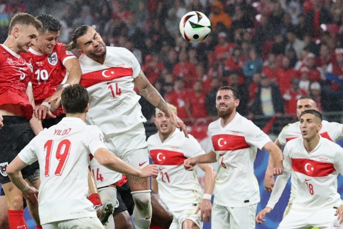 Turki prek Avstrijcev v četrtfinale EP 