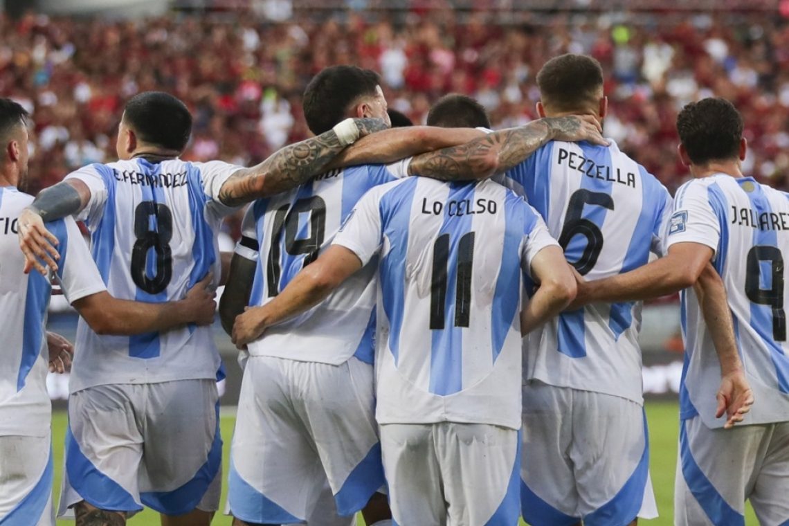 Razmočeni Argentinci do točke, Brazilci do četrte zmage