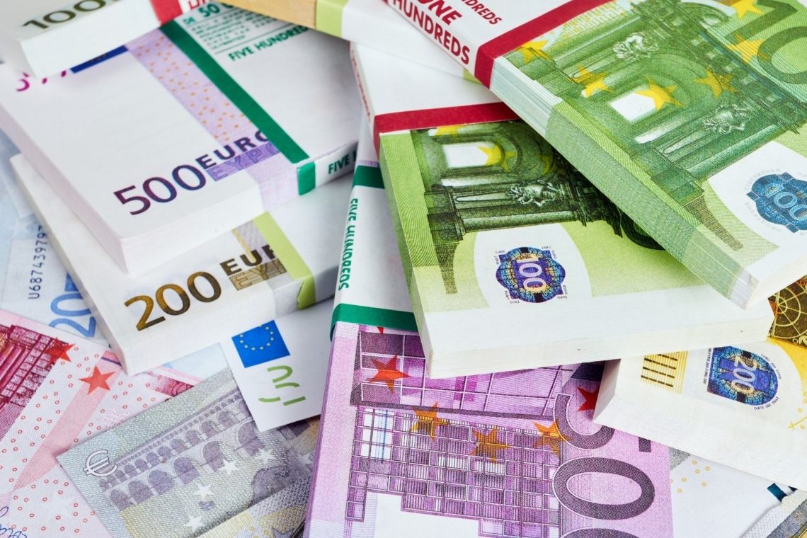 Upravno sodišče potrdilo diskriminacijo pri izplačilu božičnice