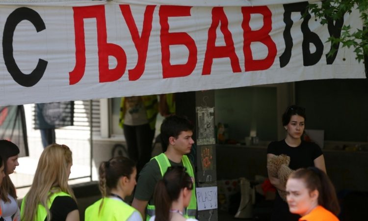 Srbski študenti z ultramaratonom opozorili Bruselj na razmere v Srbiji