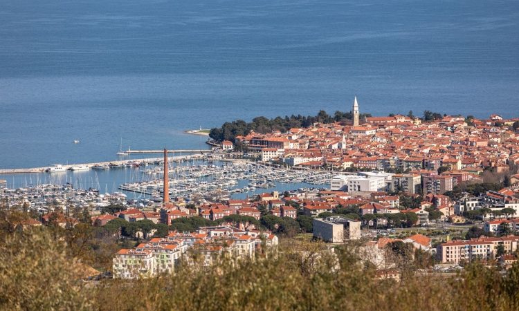 Izolski občinski svet potrdil rebalans proračuna in nove načrte za leto 2025