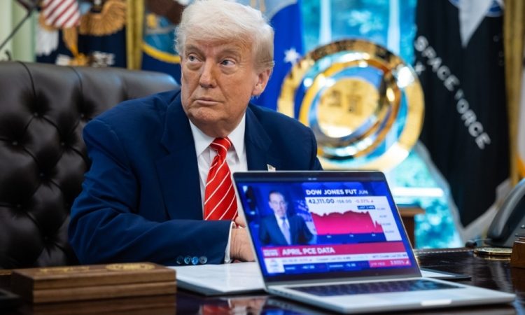 Trump in Musk bosta skušala zakopati bojno sekiro v telefonskem pogovoru