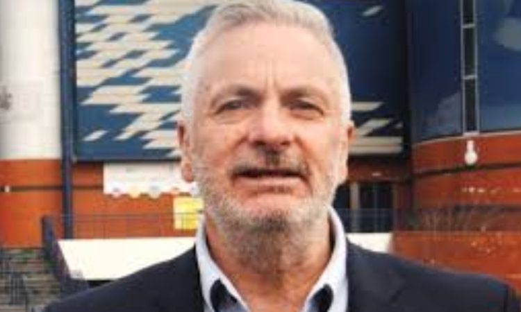 Veteran med agenti John Viola pomaga mladim uspevati v nogometnem zakulisju