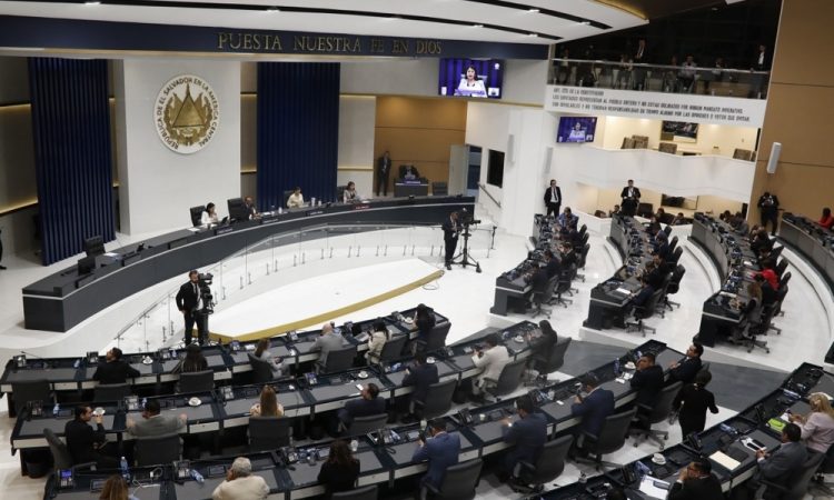 El Salvador uzakonil neomejeno predsedniško ponovno izvolitev