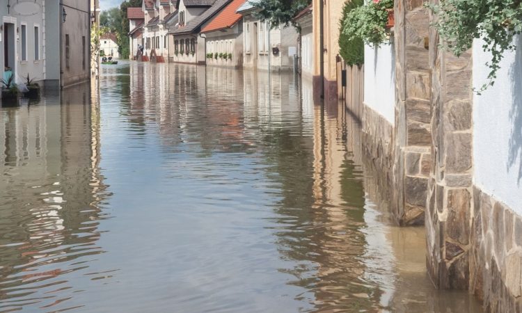Za obnovo po poplavah ministrstvo doslej namenilo 36 milijonov evrov