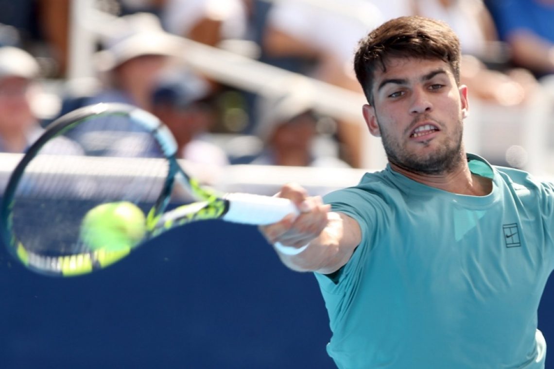 Alcaraz po napetem boju napredoval v Cyncyju, Zverev in Shelton gladko