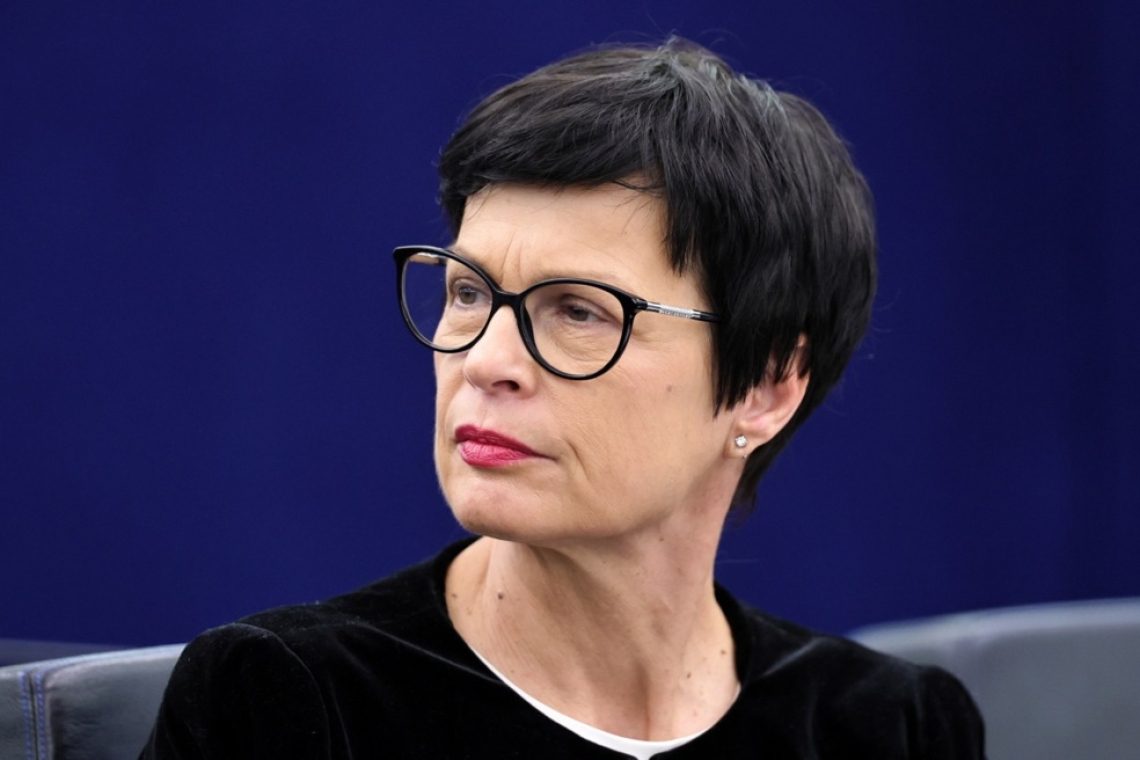 Komisarka Kos bo razgrnila poročilo o širitvi EU z opozorili za Srbijo in zadržki pri Ukrajini