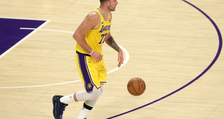 Luka Dončić s trojnim dvojčkom popeljal Lakers do pete zmage