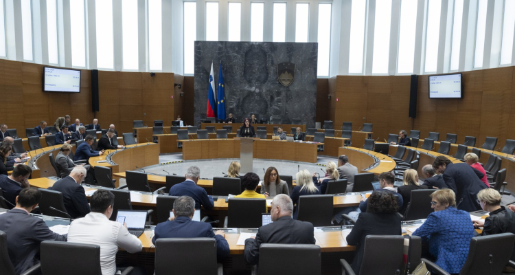 DZ potrdil proračuna za 2026 in 2027 z najvišjo porabo do zdaj