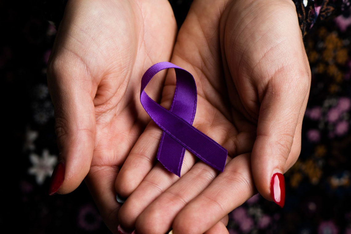 Ob mednarodnem dnevu boja proti nasilju nad ženskami številne kampanje