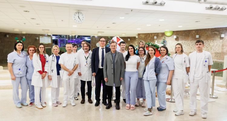 Golob ob koncu leta obiskal UKC Ljubljana, onkološki inštitut ter gasilce