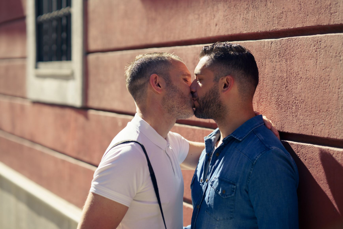 Kaj pomenijo izrazi "power bttm", "dom top" in drugi v gejevskem slengu?