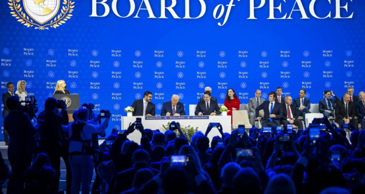 Trump ustanovil Odbor za mir in napovedal sodelovanje z Združenimi narodi