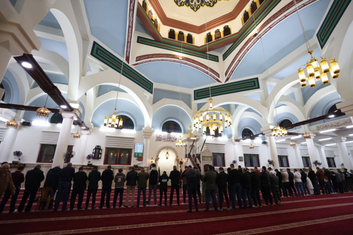 Muslimani po sončnem zahodu začenjajo postni mesec ramazan