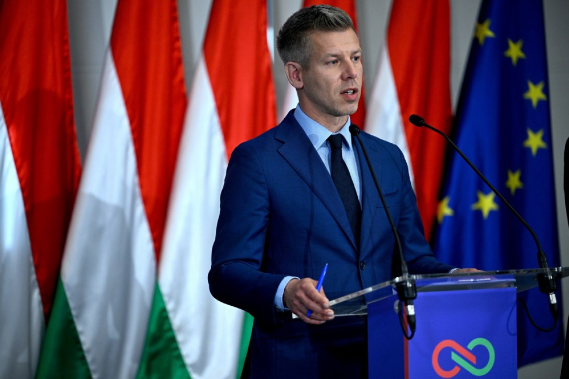 Magyar predstavil del ministrske ekipe in pozval k odstopom
