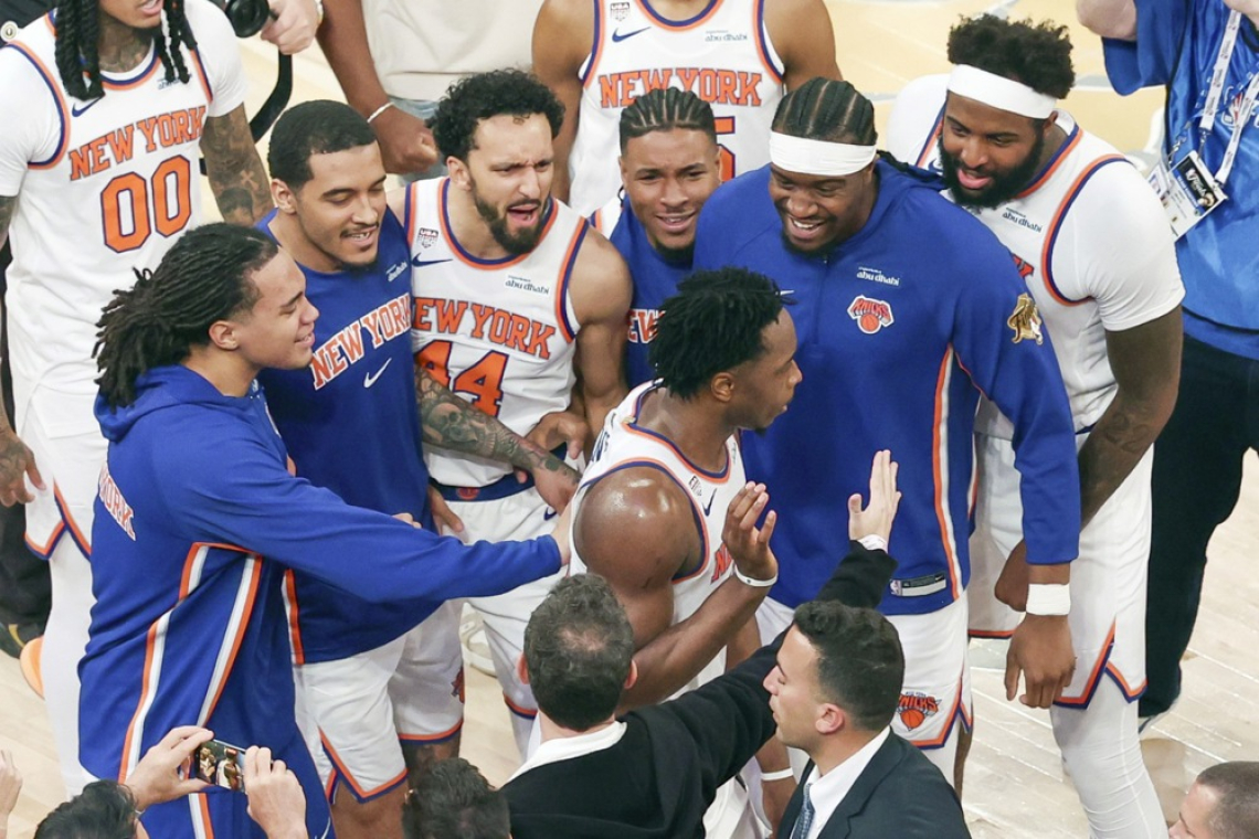 Knicks po zgodovinskem preobratu le še zmago oddaljeni od naslova